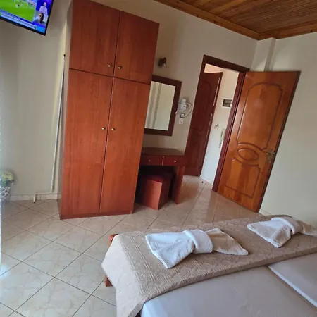 Hotel Elena Potos